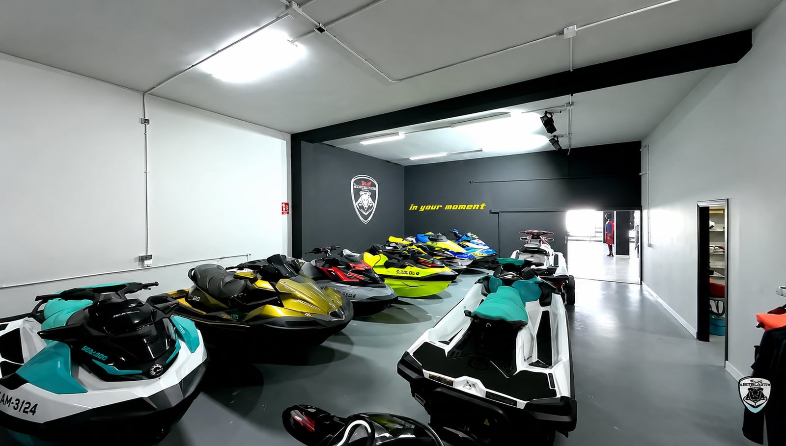 Showroom de vehículos y embarcaciones de segunda mano en Almería Sport Indalnautic